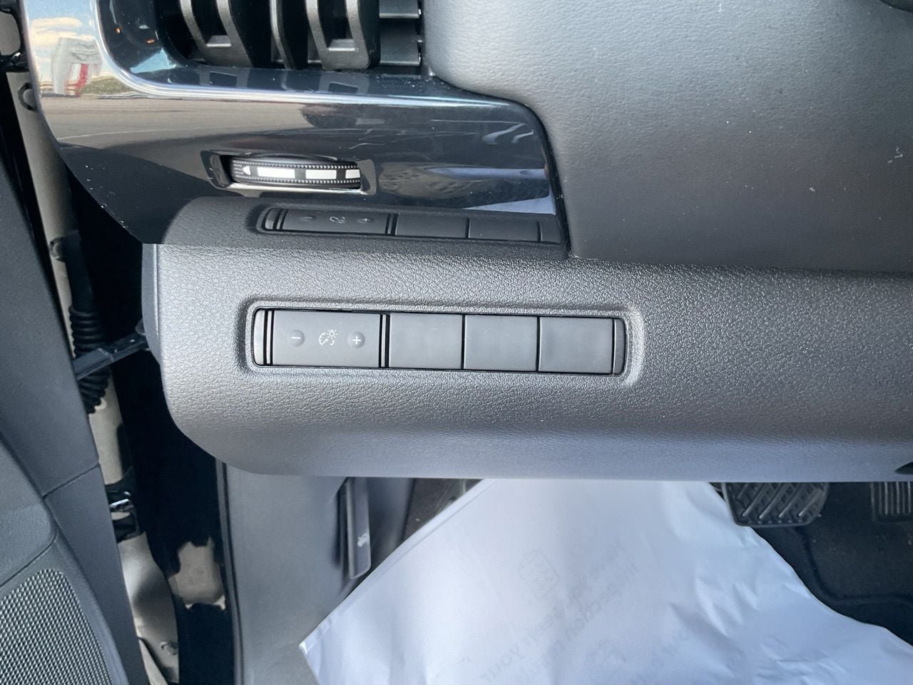 Used 2024 Nissan Pathfinder S FWD image 23