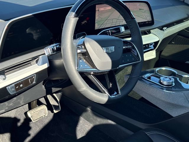 New 2026 Cadillac Optiq Luxury 2 image 18