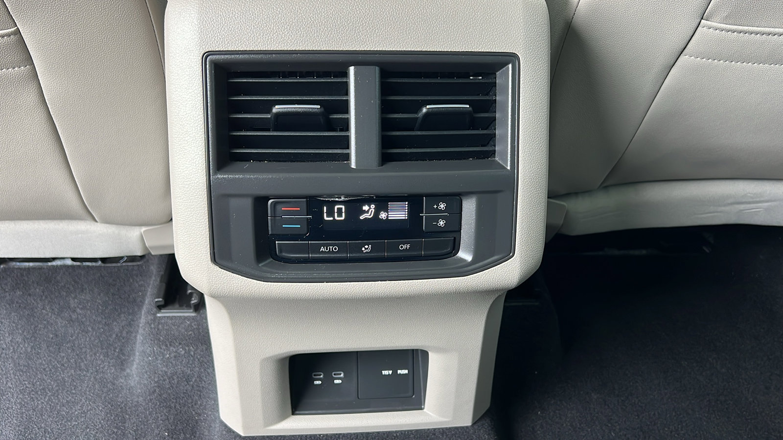 Used 2022 Volkswagen Atlas SE image 15