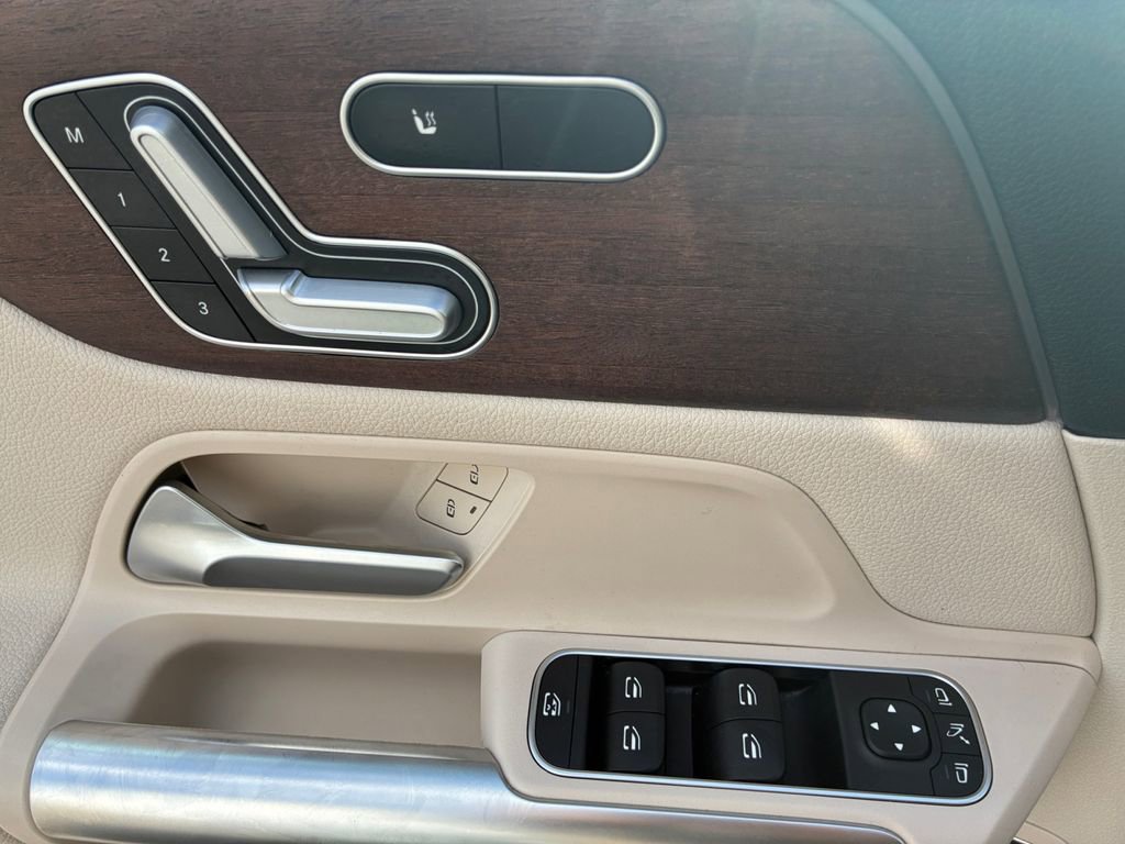 Used 2022 Mercedes-Benz GLA 250 4MATIC image 17