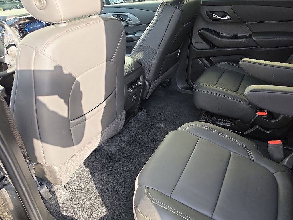 Used 2023 Chevrolet Traverse LT AWD/4WD image 22