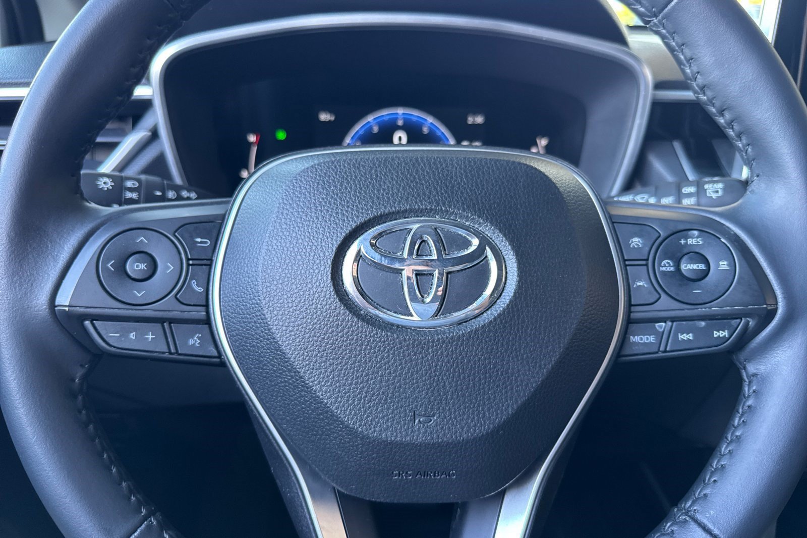 Used 2023 Toyota Corolla Cross XLE w/ Convenience Package FWD image 11