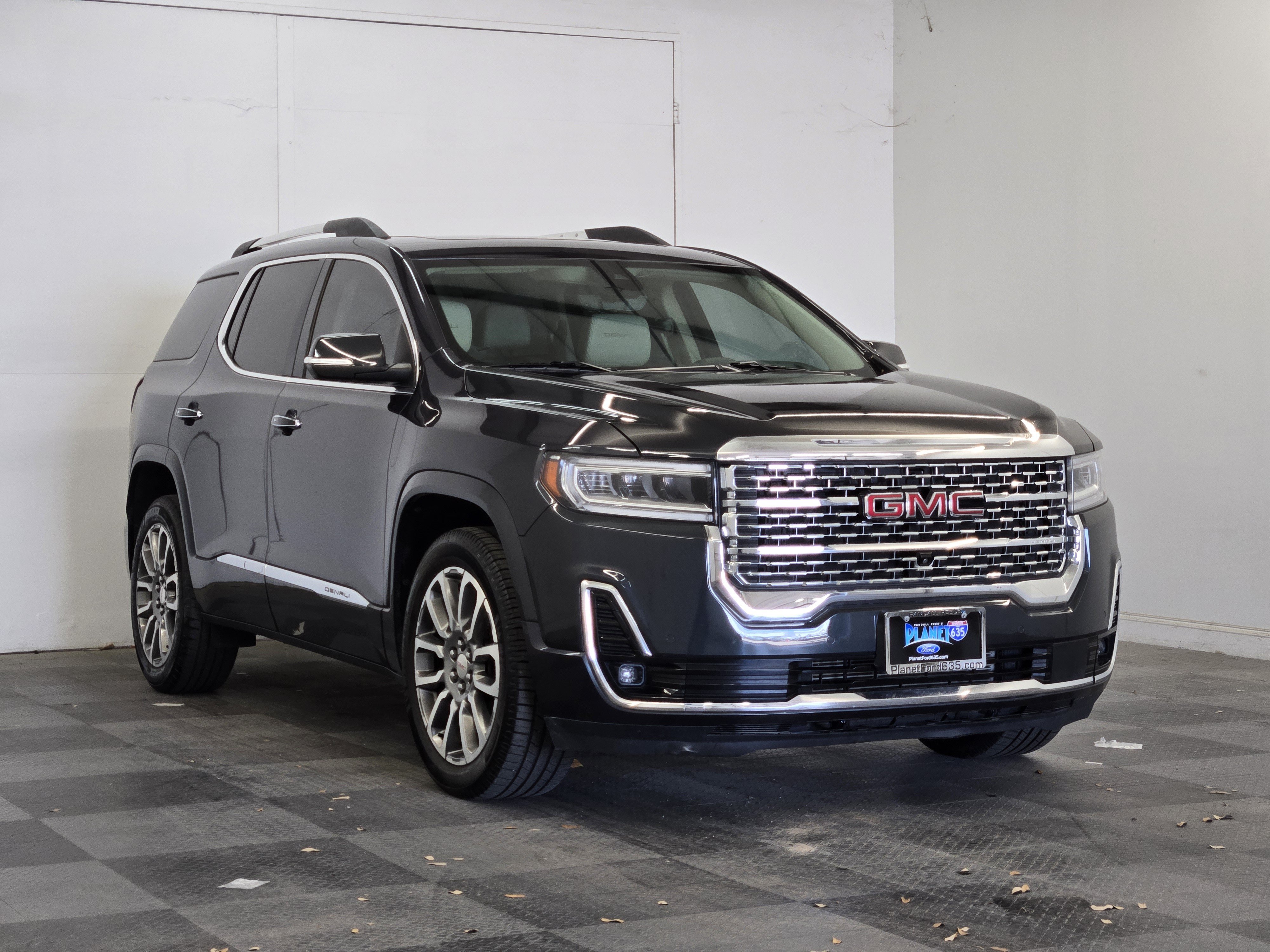 Used 2023 GMC Acadia Denali w/ Denali Ultimate Package AWD/4WD image 2