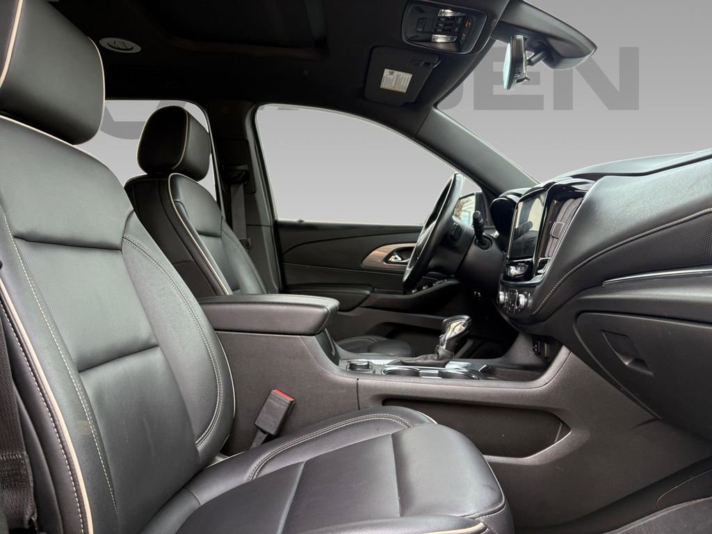 Used 2023 Chevrolet Traverse Premier w/ Redline Edition image 10