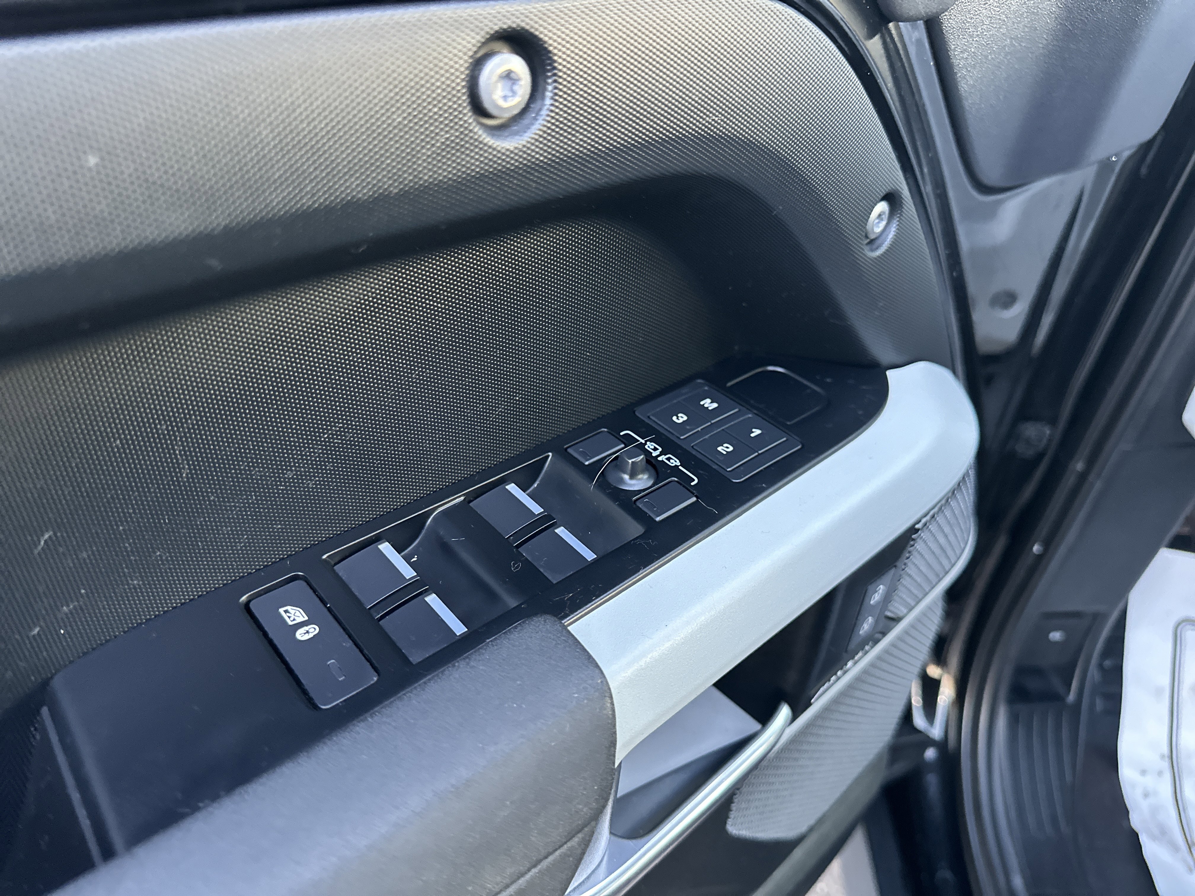 Used 2023 Land Rover Defender 110 S image 11