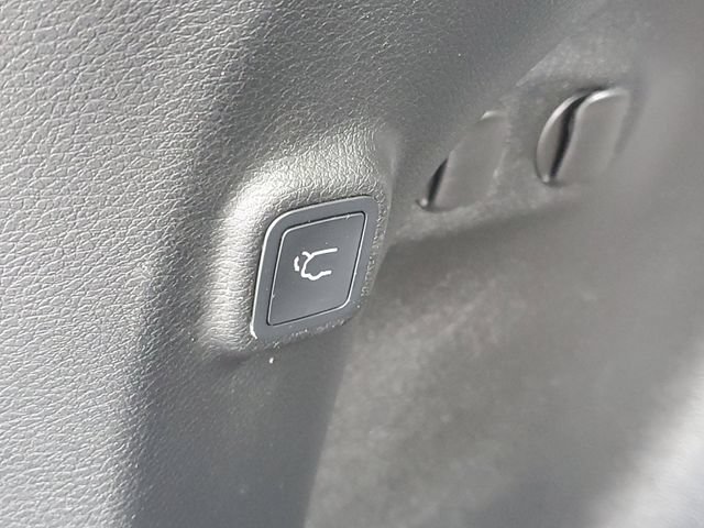 Used 2019 Jeep Cherokee Limited AWD/4WD image 9