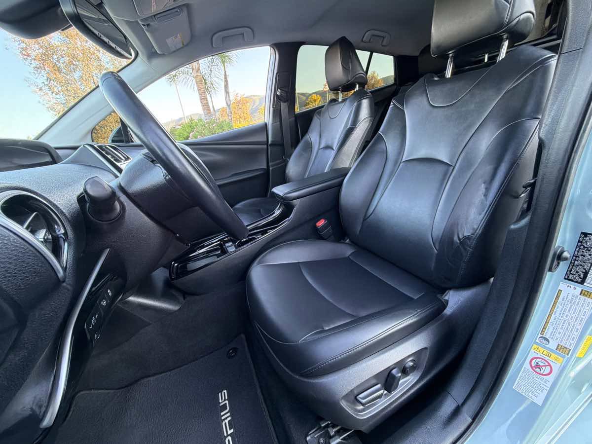 Used 2022 Toyota Prius XLE FWD image 18