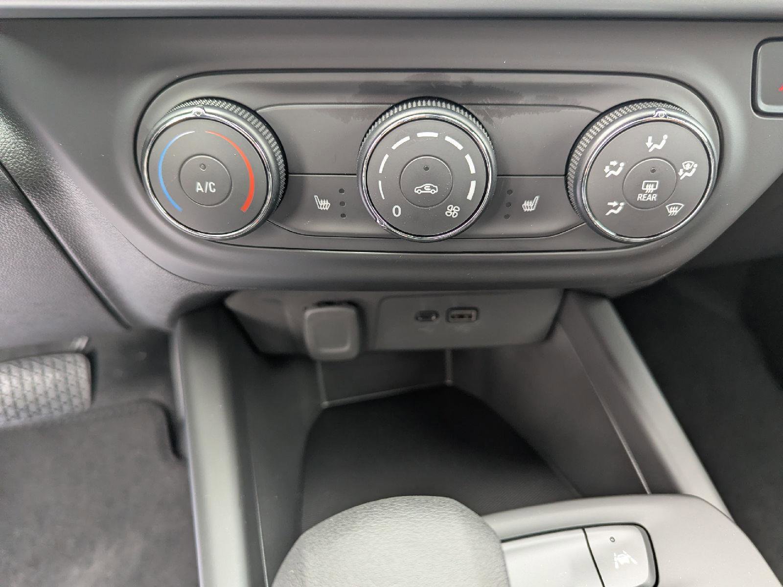 New 2026 Chevrolet Trax RS w/ Sunroof Package image 18