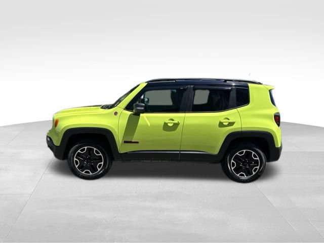Used 2017 Jeep Renegade Trailhawk w/ Premium Trailhawk Package AWD/4WD image 4