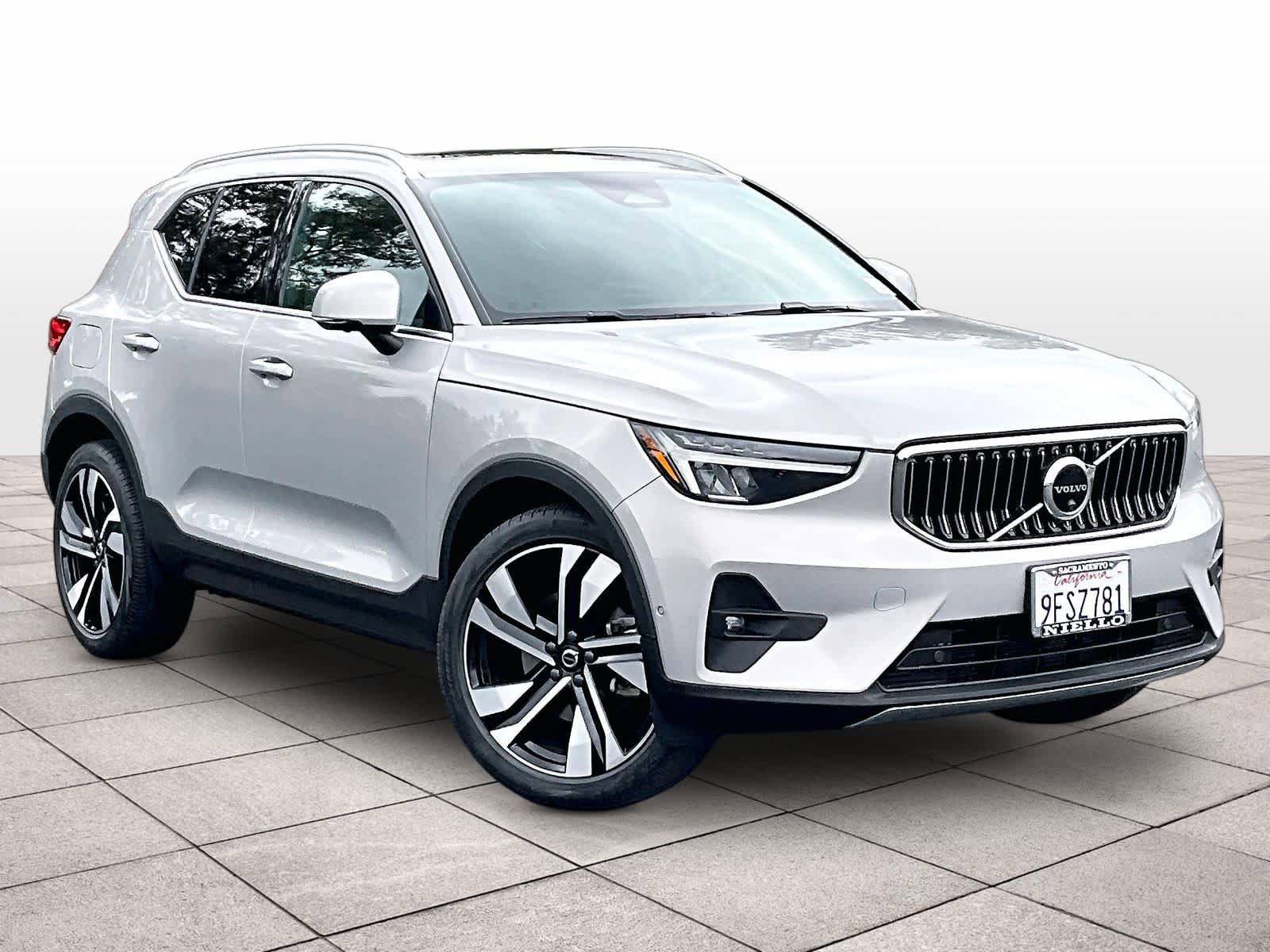 Used 2023 Volvo XC40 B5 Ultimate AWD/4WD image 2