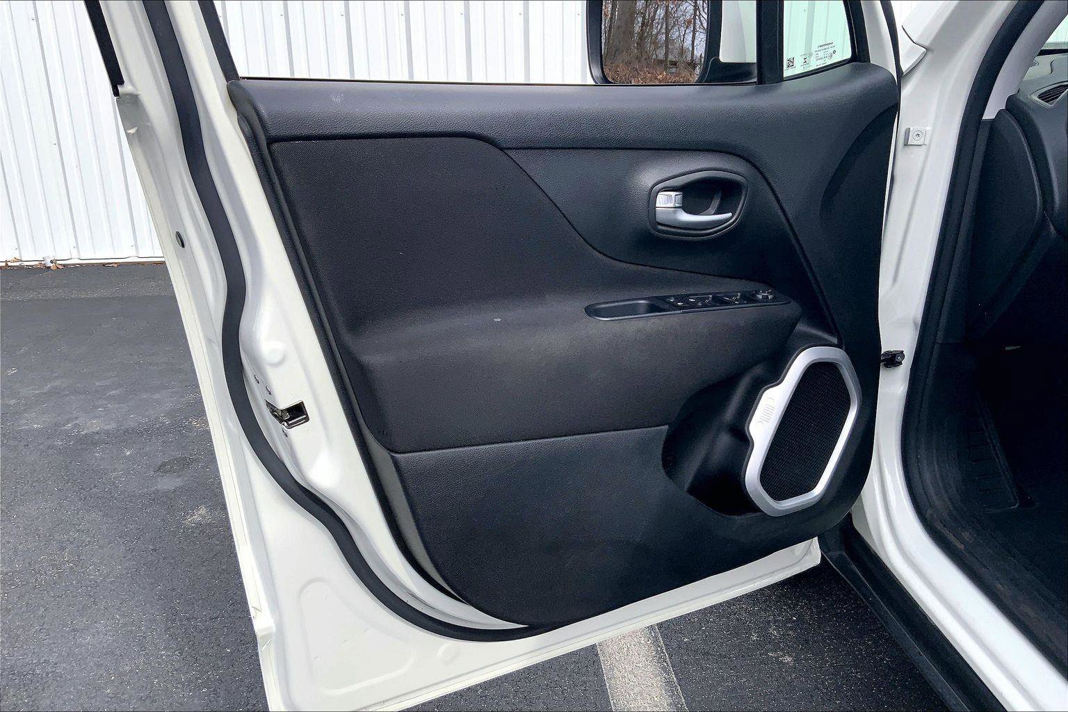 Used 2020 Jeep Renegade Latitude image 21