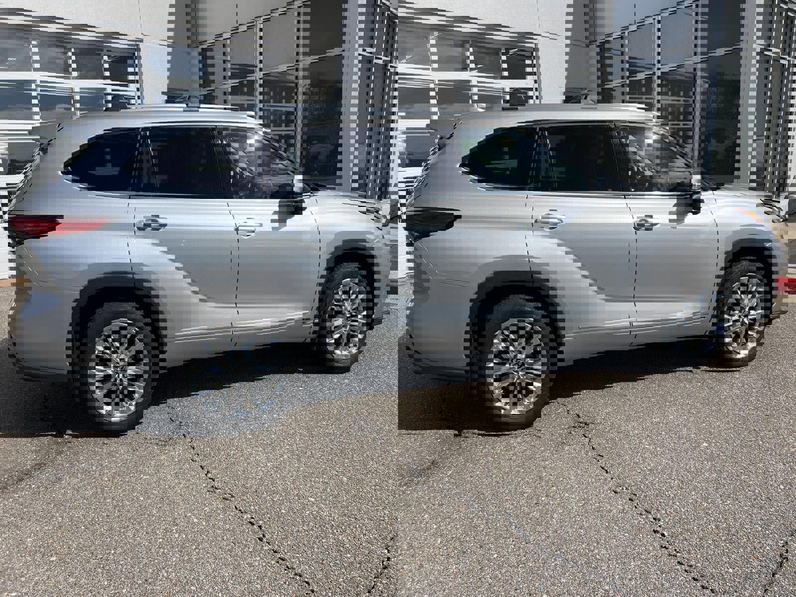 Used 2023 Toyota Highlander Limited image 15