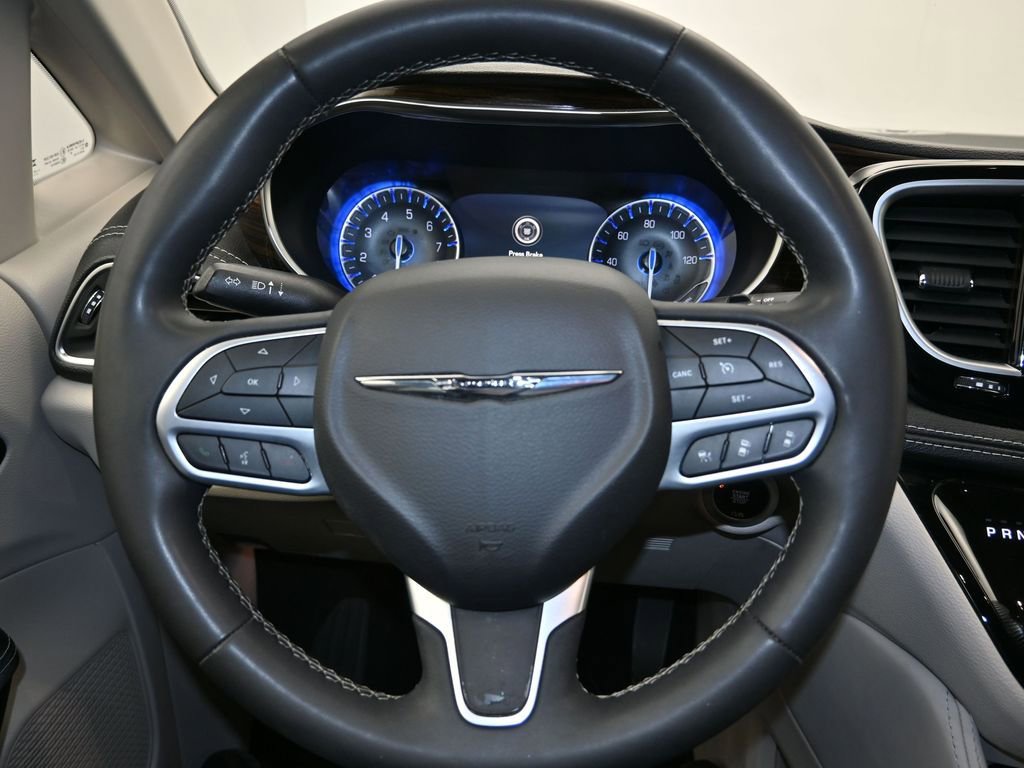 Used 2023 Chrysler Pacifica Limited image 14