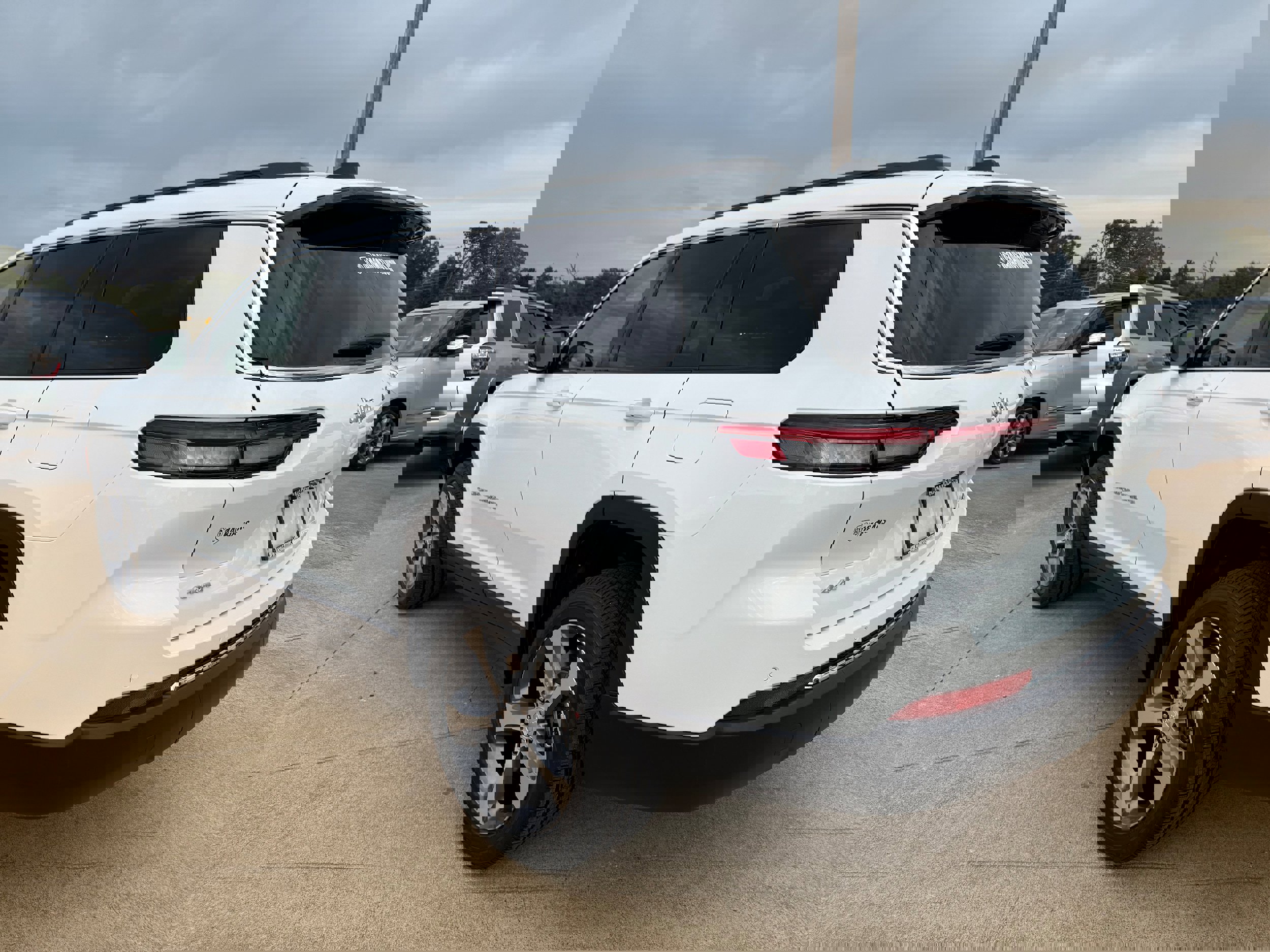 New 2025 Jeep Grand Cherokee L Limited w/ Luxury Tech Group II image 5