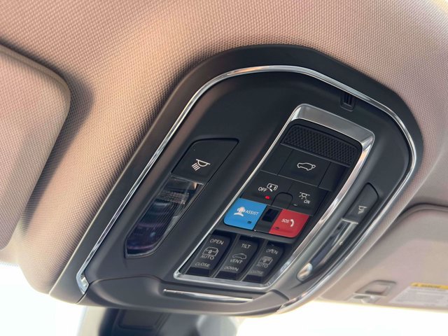 Used 2023 Jeep Grand Cherokee L Limited AWD/4WD image 31