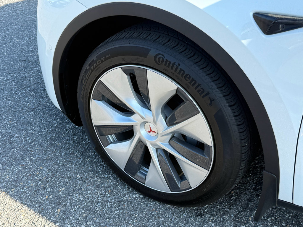 Used 2022 Tesla Model Y Long Range image 5