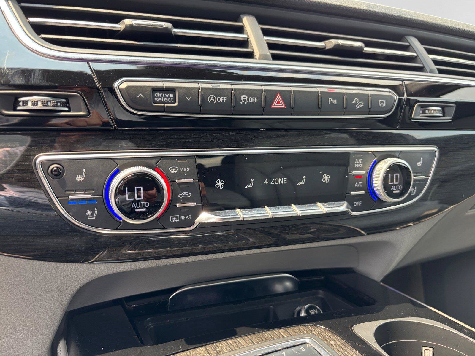 Used 2018 Audi Q7 3.0T Prestige AWD/4WD image 30