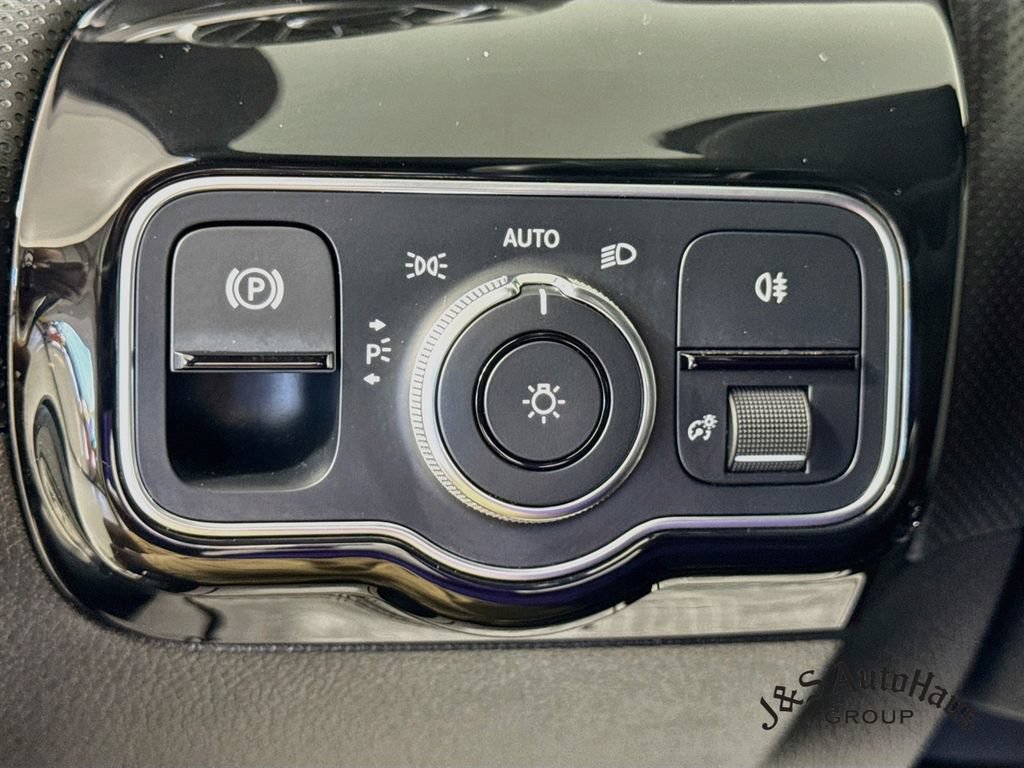 Used 2019 Mercedes-Benz A 220 w/ Premium Package image 10