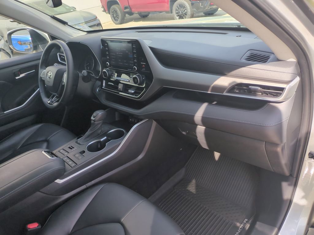 Used 2020 Toyota Highlander XLE image 37