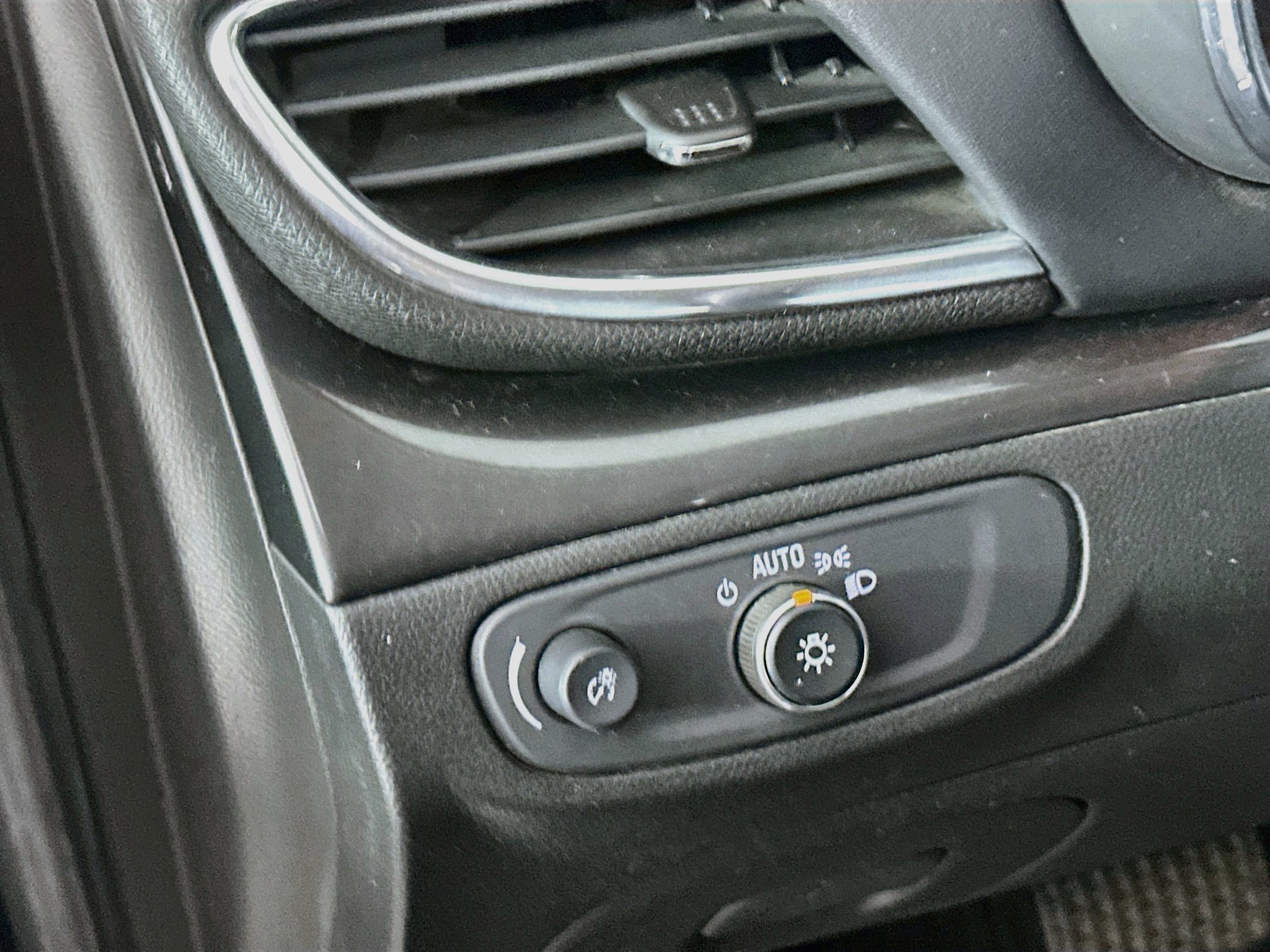 Used 2019 Buick Encore Preferred FWD image 16