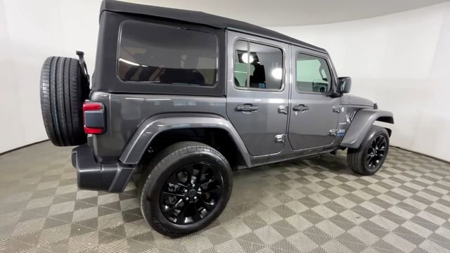 Used 2024 Jeep Wrangler Unlimited Sahara w/ Technology Group AWD/4WD image 4