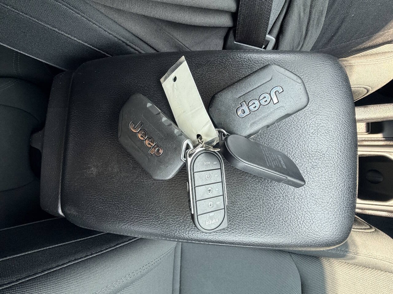Used 2018 Jeep Wrangler Unlimited Sport AWD/4WD image 21
