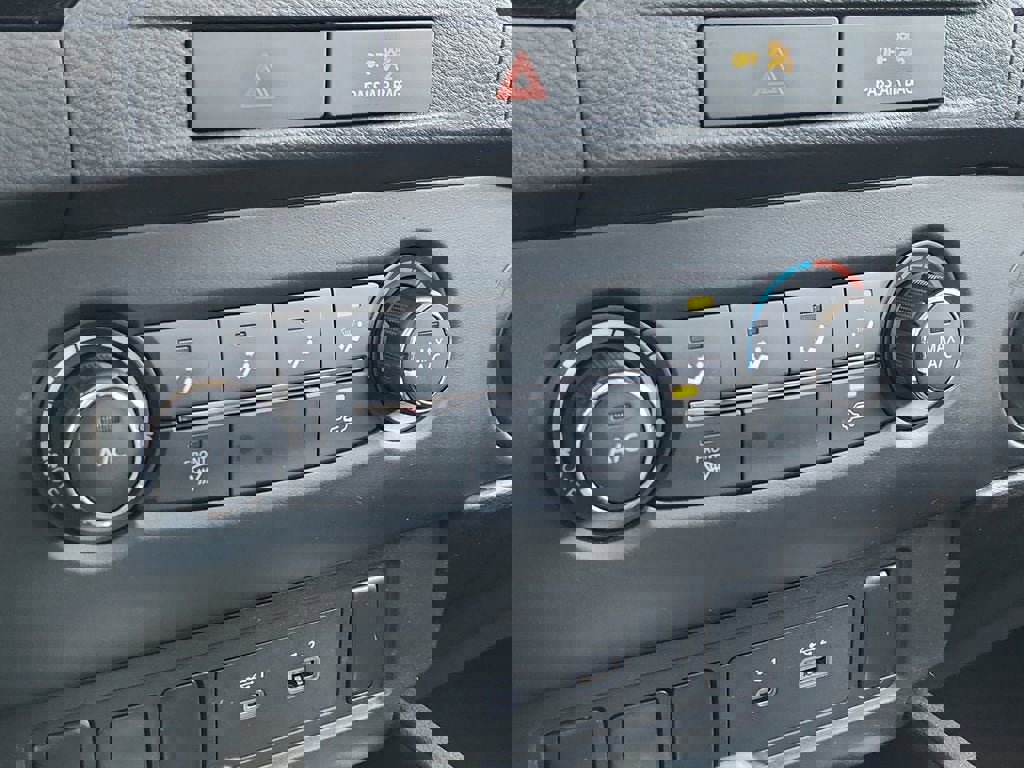 Used 2022 Nissan Frontier SV image 26