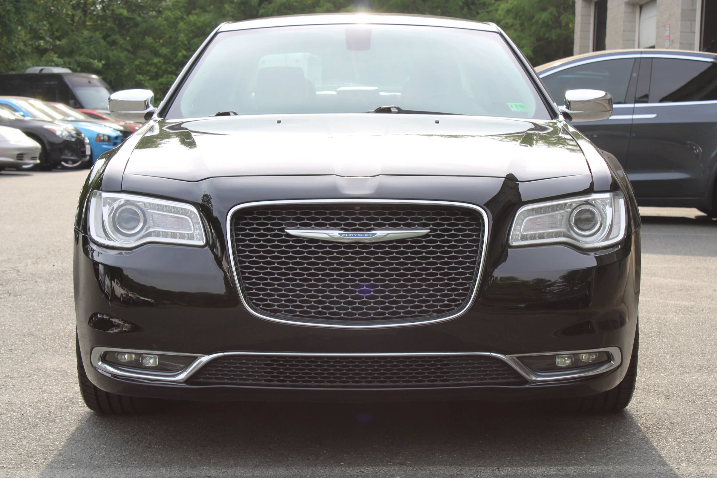 Used 2018 Chrysler 300 Limited RWD image 3