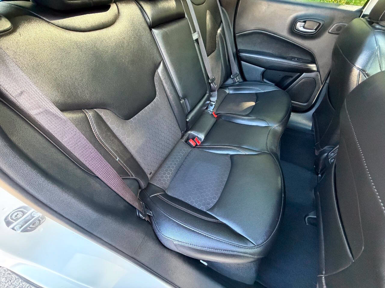 Used 2021 Jeep Compass Latitude w/ Sun and Sound Group AWD/4WD image 11
