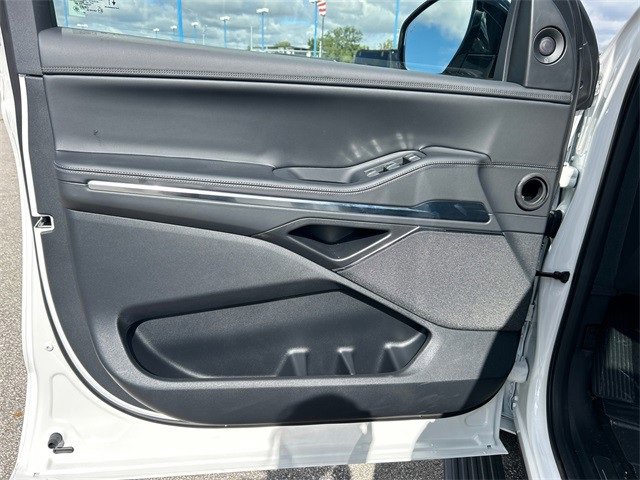 New 2025 Lincoln Navigator Reserve w/ Jet Appearance Package image 18