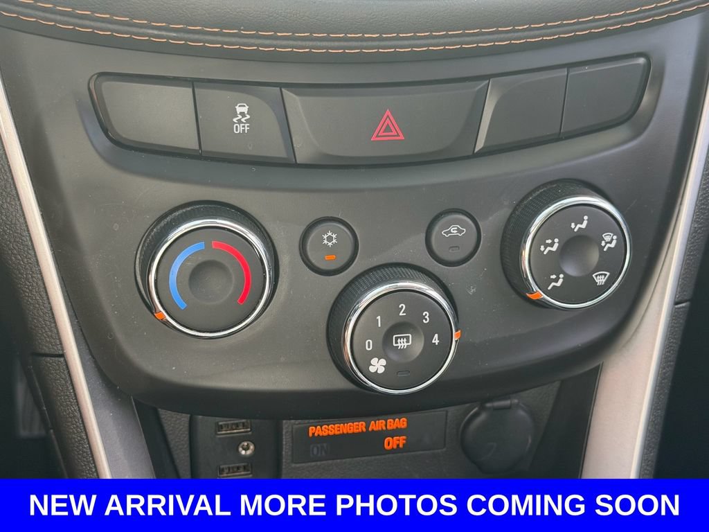 Used 2022 Chevrolet Trax LT w/ LT Convenience Package FWD image 24