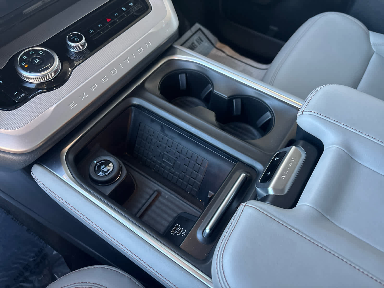 Used 2025 Ford Expedition Active image 18