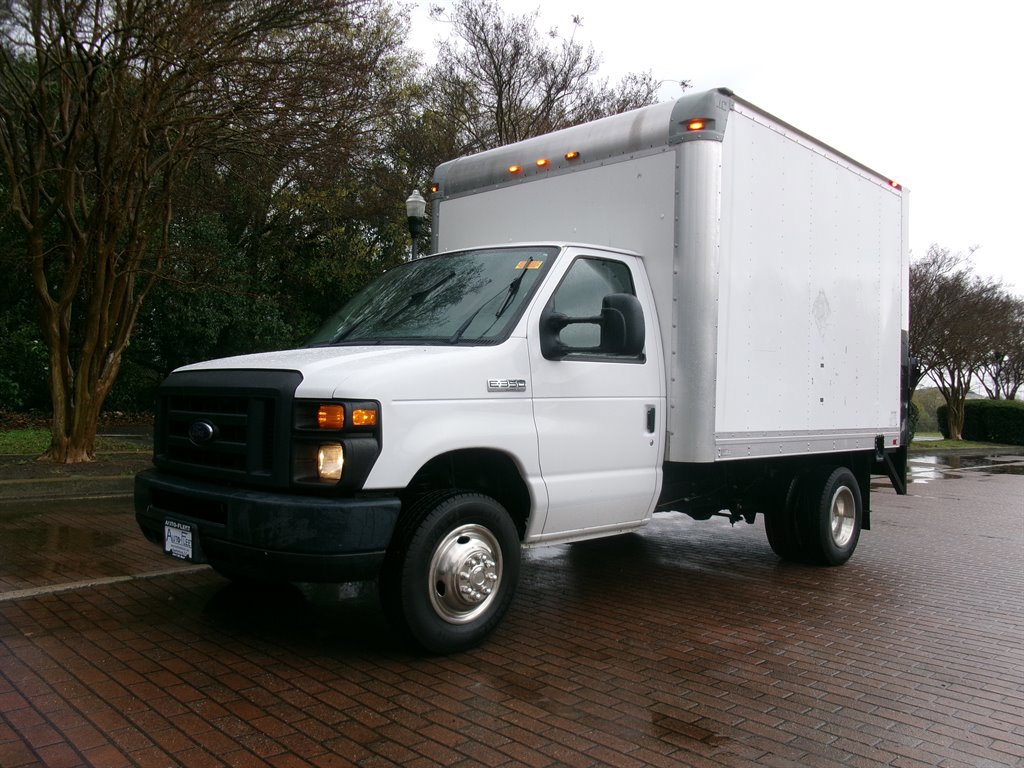 Used 2017 Ford E-350 and Econoline 350 Super Duty RWD image 1