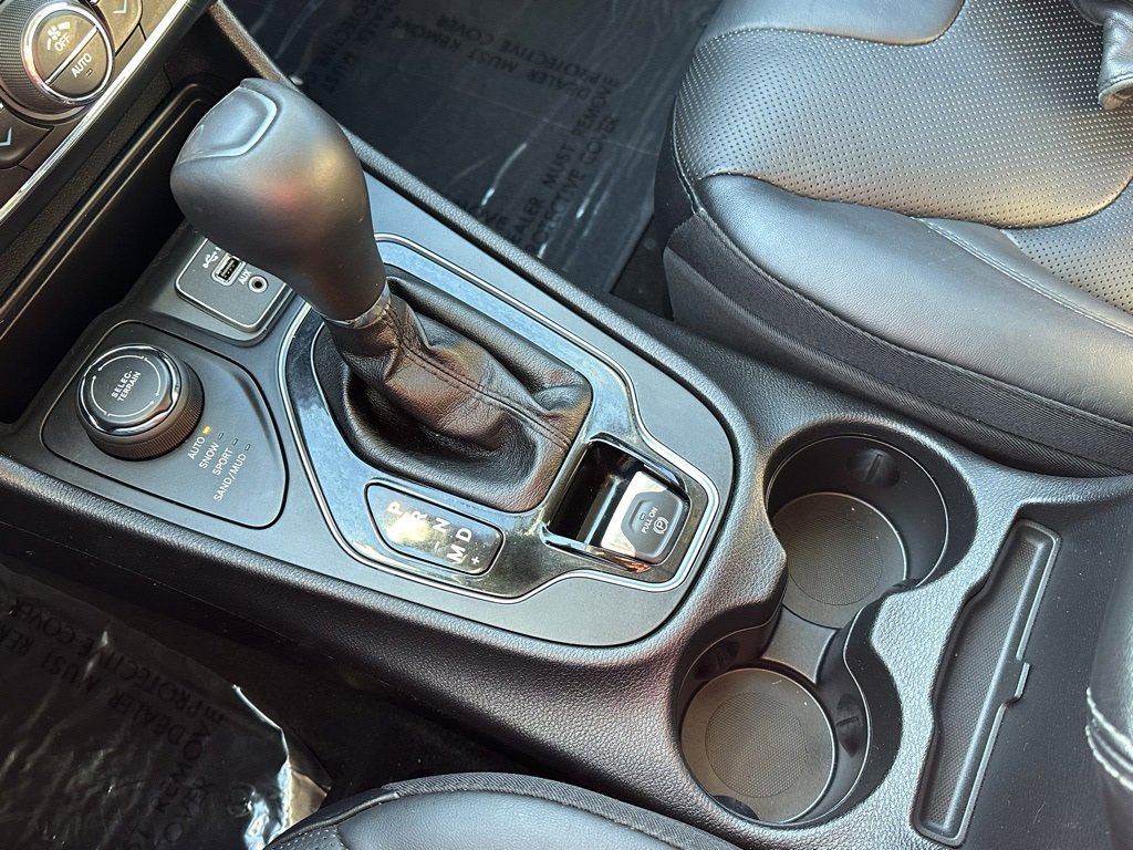 Used 2020 Jeep Cherokee Limited image 28