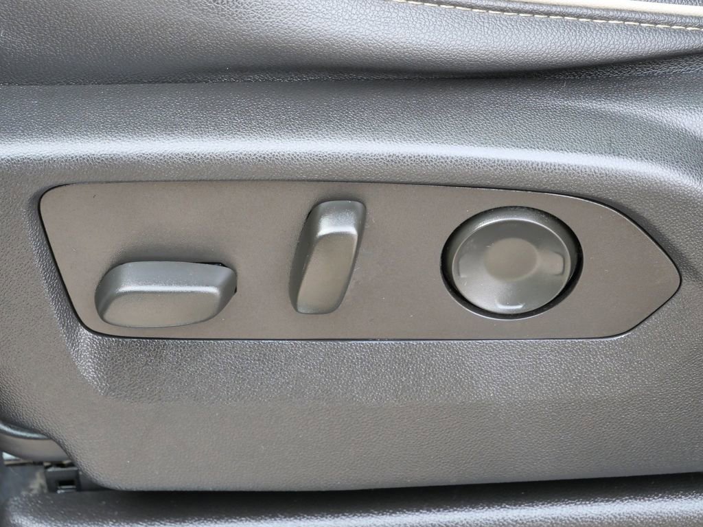 Used 2022 GMC Yukon XL SLT w/ SLT Premium Package image 40