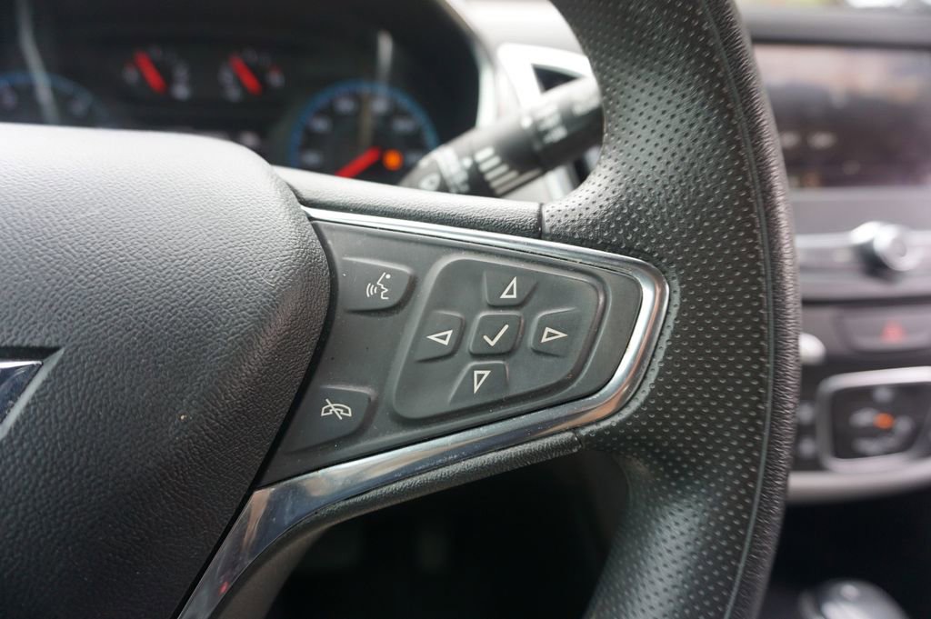 Used 2020 Chevrolet Equinox LS w/ LS Convenience Package FWD image 9