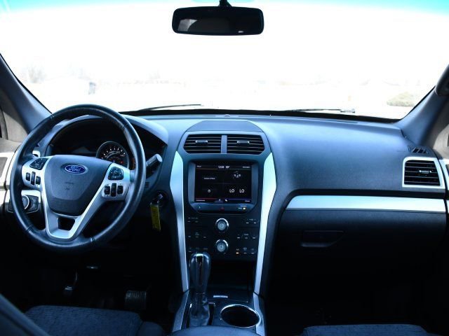 Used 2013 Ford Explorer XLT image 9