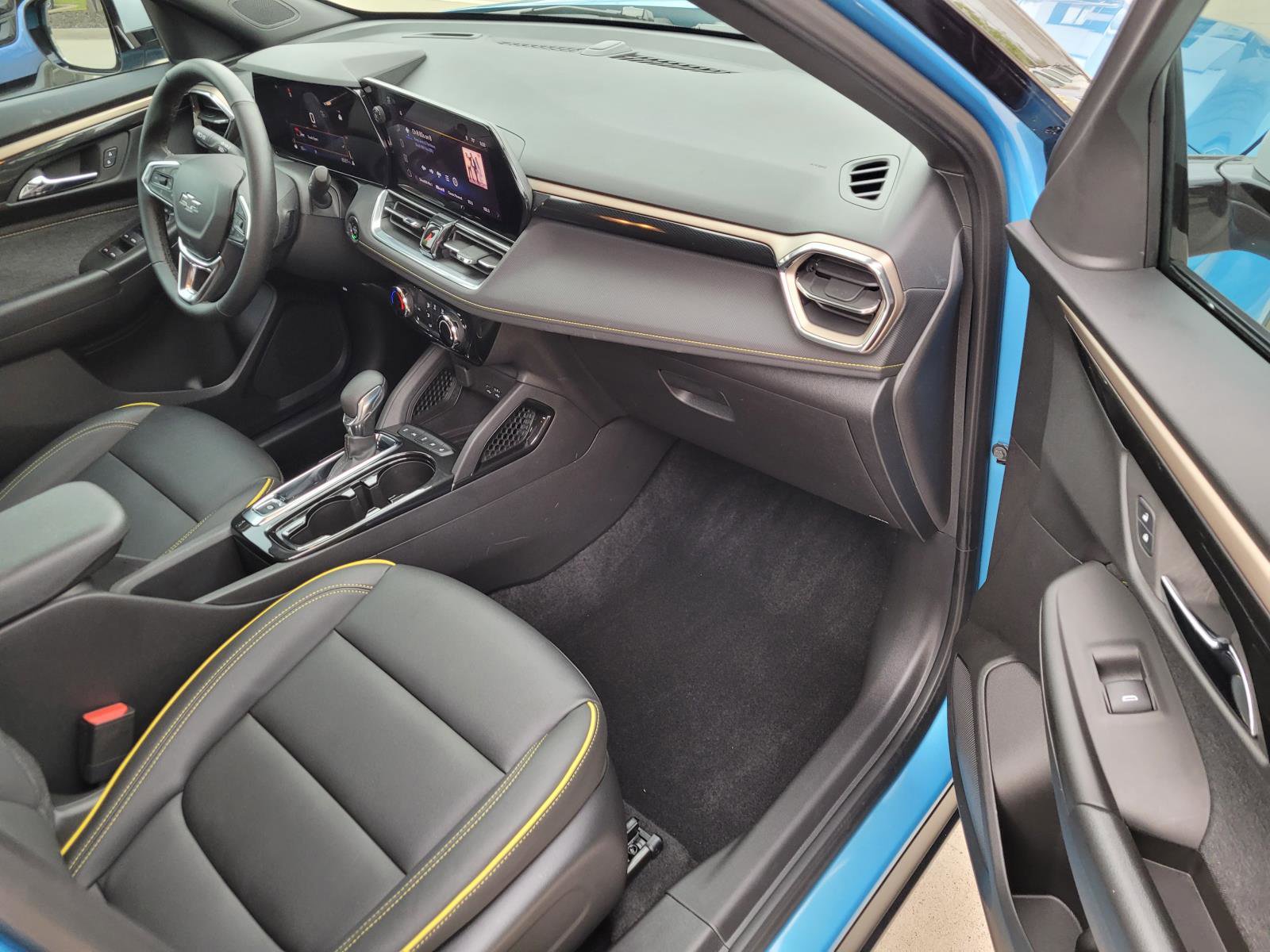 Used 2025 Chevrolet TrailBlazer ACTIV image 23