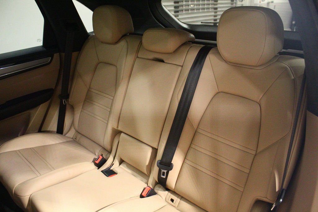 Used 2022 Porsche Cayenne Turbo image 27