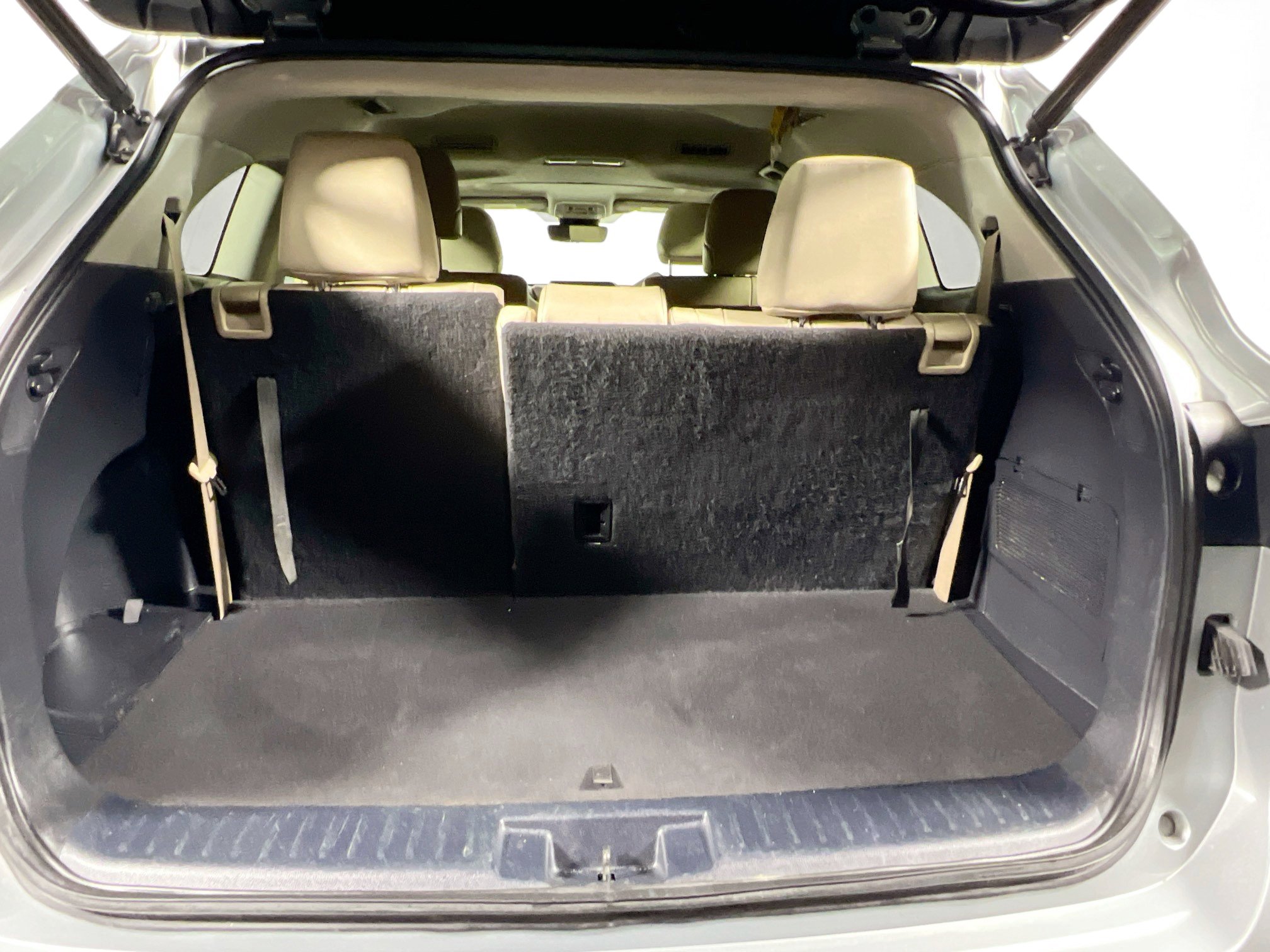 Used 2020 Toyota Highlander XLE image 34