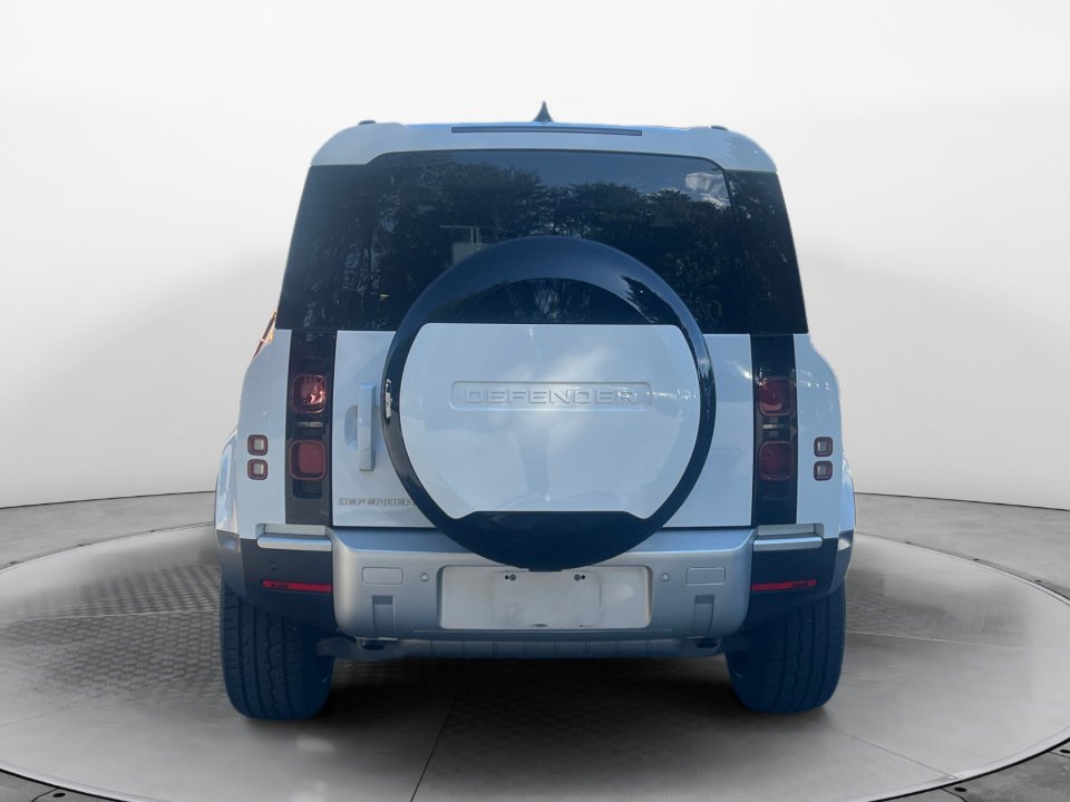 Used 2025 Land Rover Defender 110 S image 6