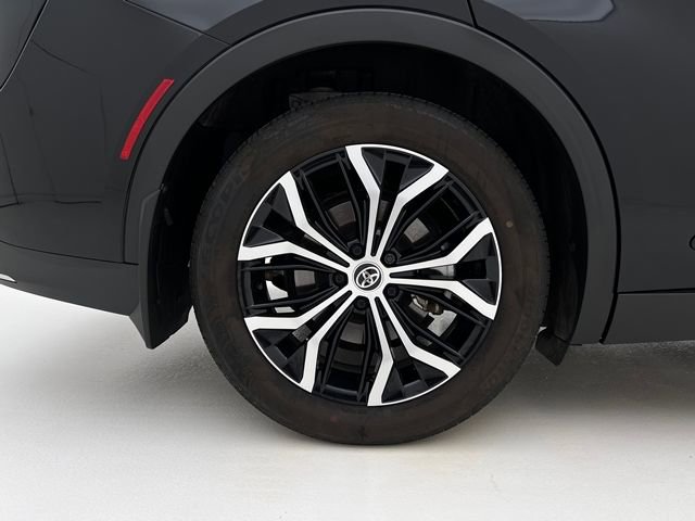 Used 2025 Toyota Crown Limited image 32