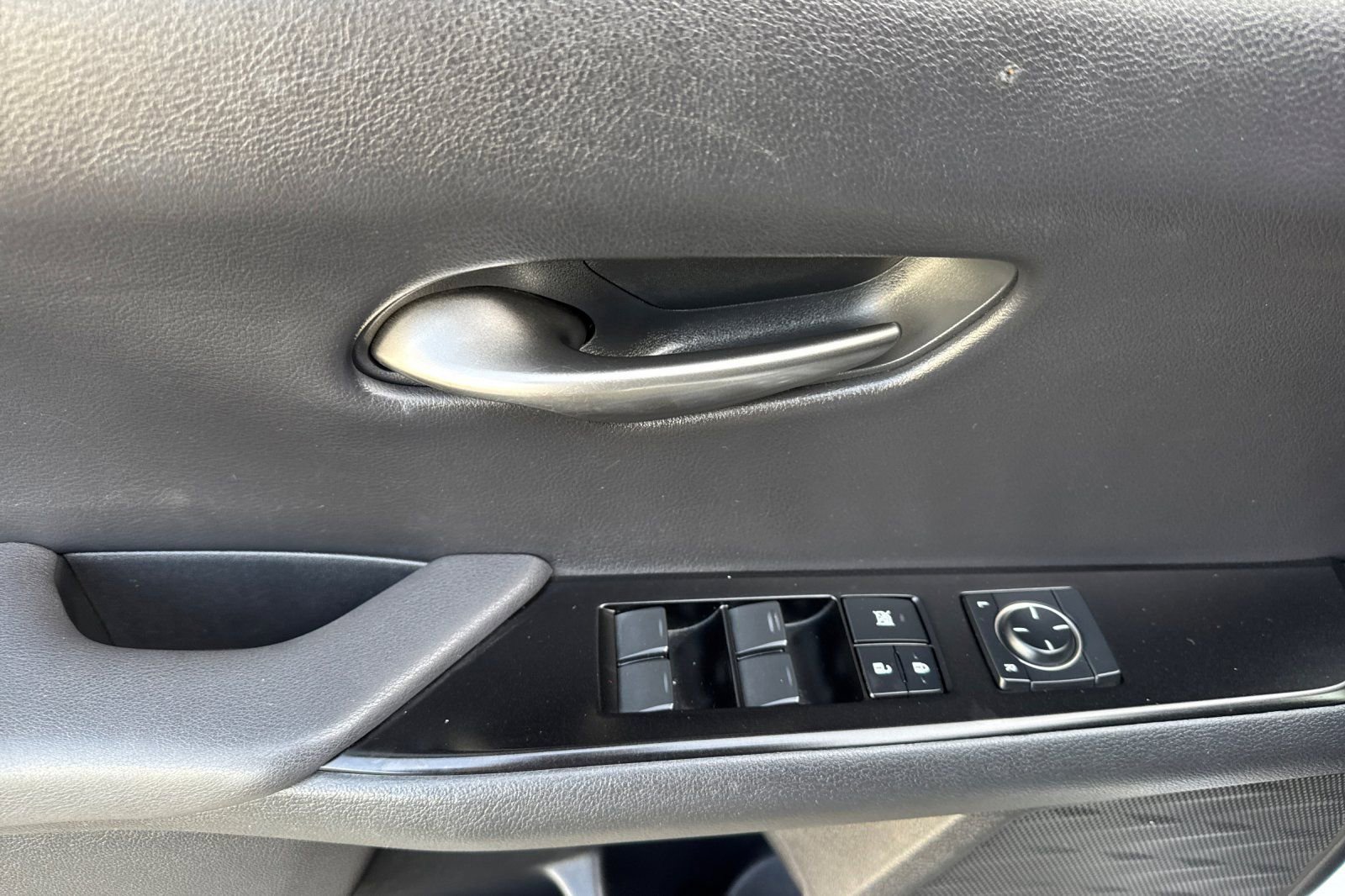 Used 2019 Lexus UX 200 image 10