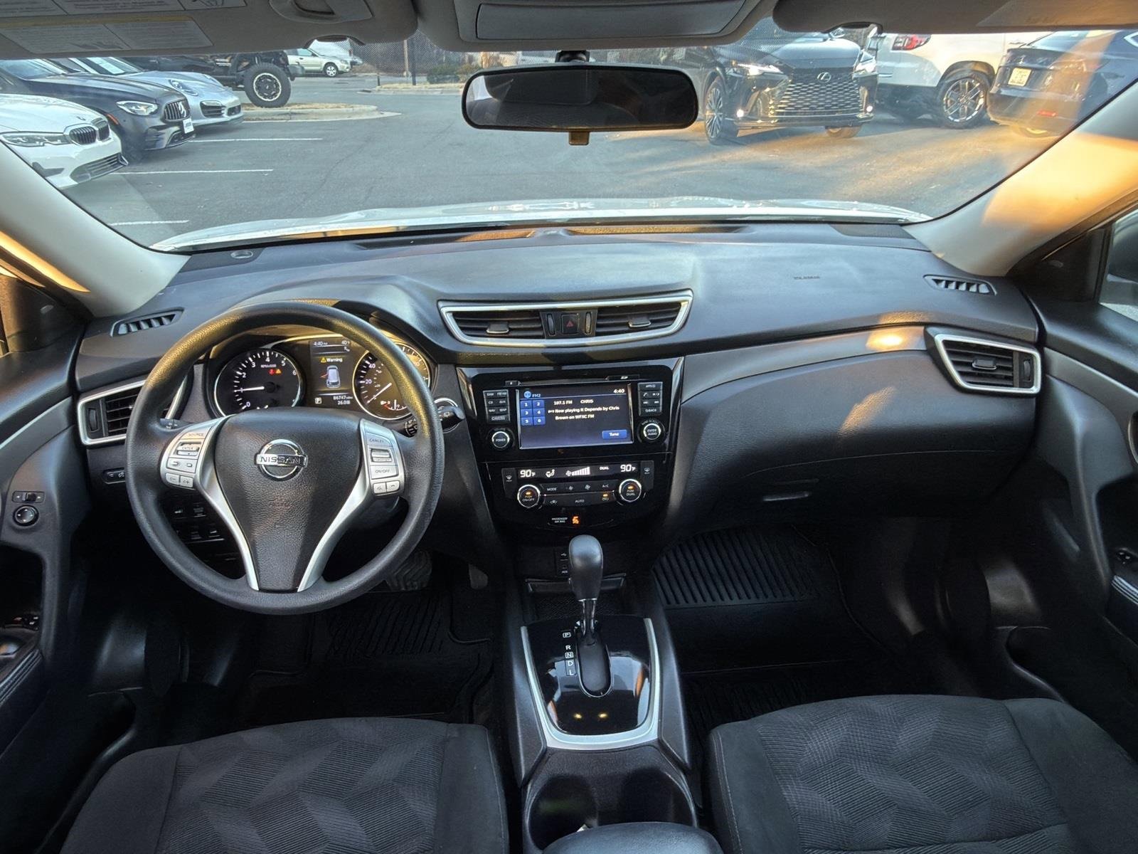 Used 2016 Nissan Rogue SV w/ SV Premium Package image 30