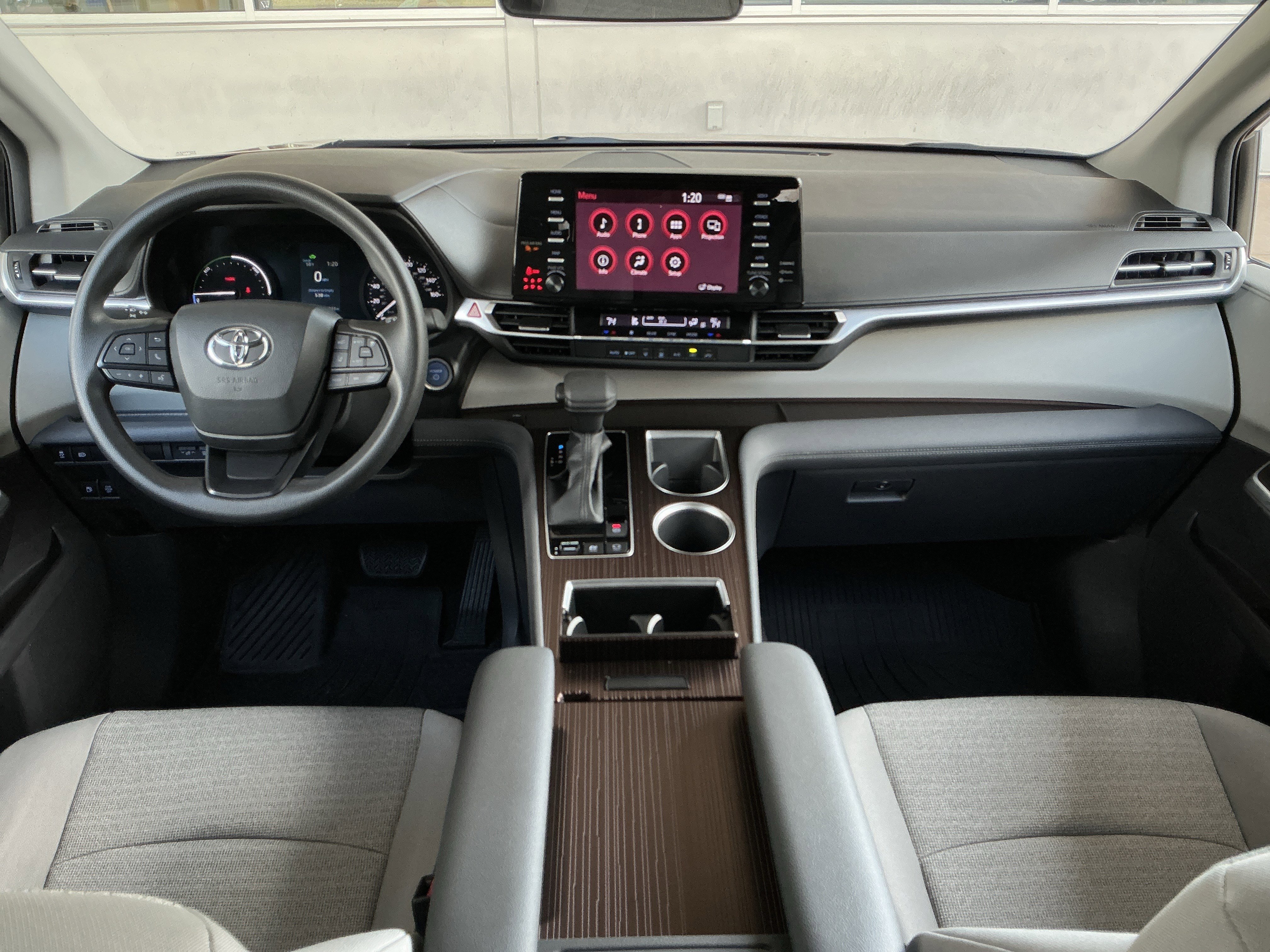 Used 2022 Toyota Sienna LE image 4