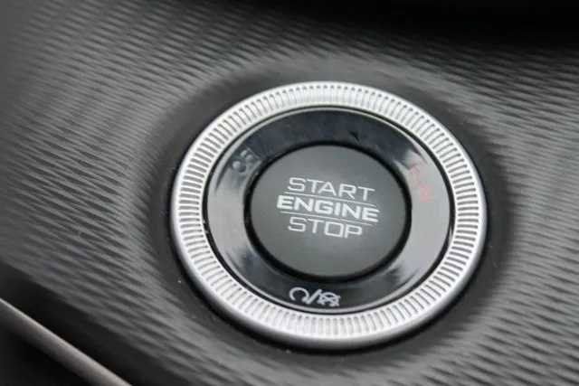 Used 2023 Jeep Grand Cherokee Laredo image 14