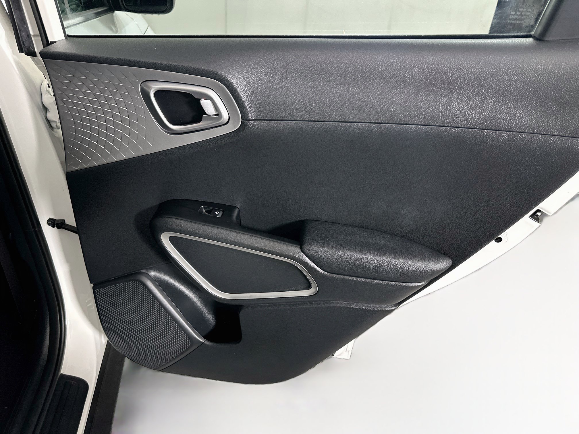Used 2025 Kia Soul LX w/ LX Technology Package FWD image 28