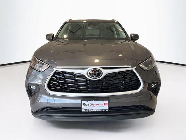 Certified 2025 Toyota Highlander XLE FWD image 2