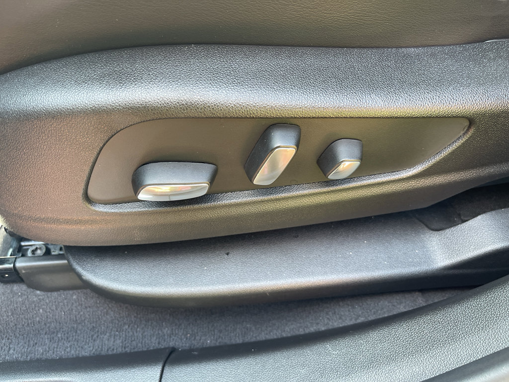 Used 2025 Cadillac XT5 Premium Luxury image 16