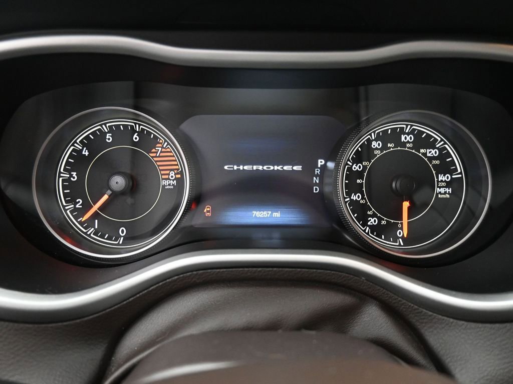 Used 2017 Jeep Cherokee Overland w/ Technology Group AWD/4WD image 18